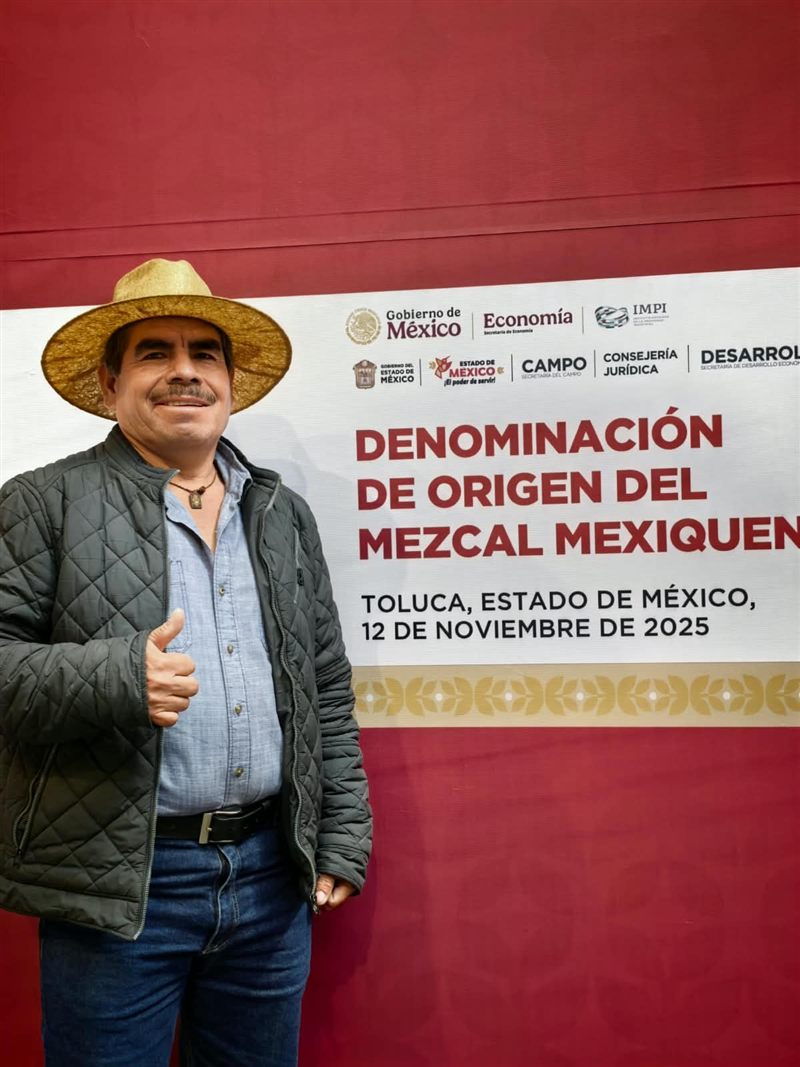 Mezcal Izel en el anuncio de la Denominación de Origen del Mezcal Mexiquense, en Toluca